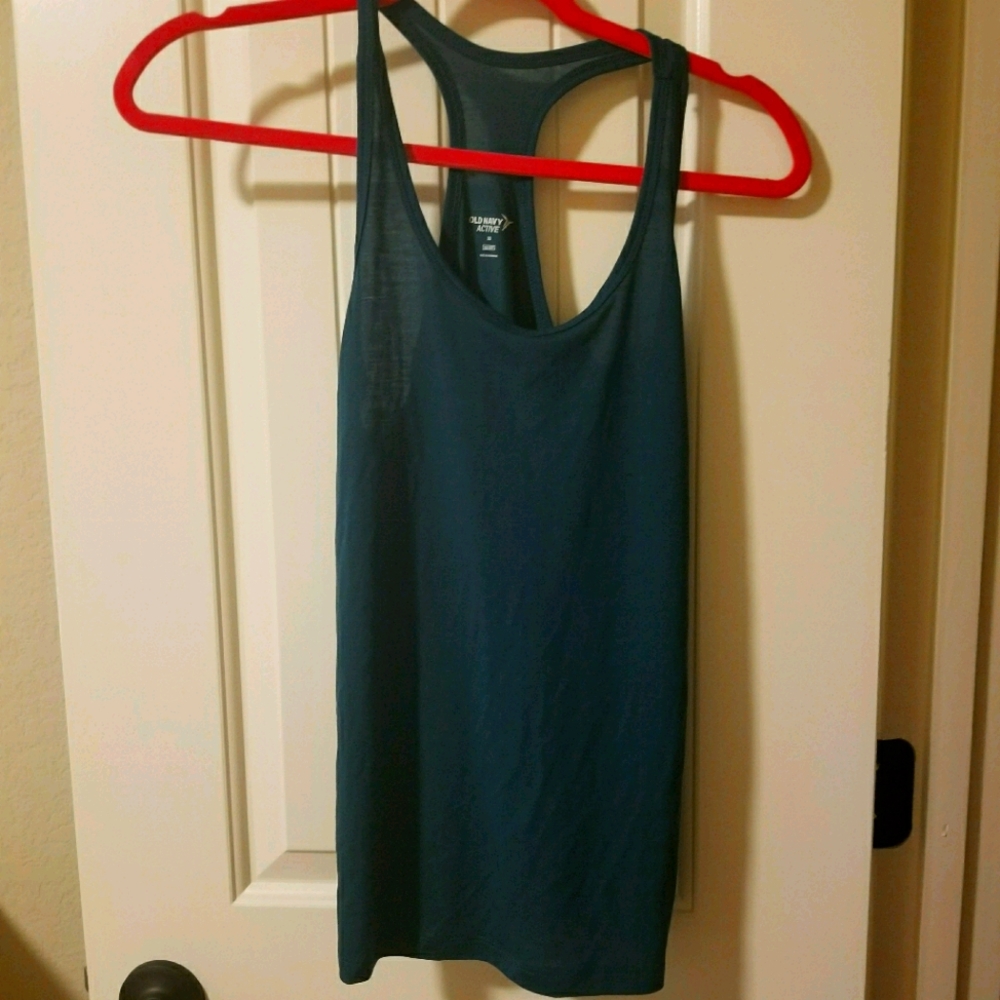 Active workout tank go dry